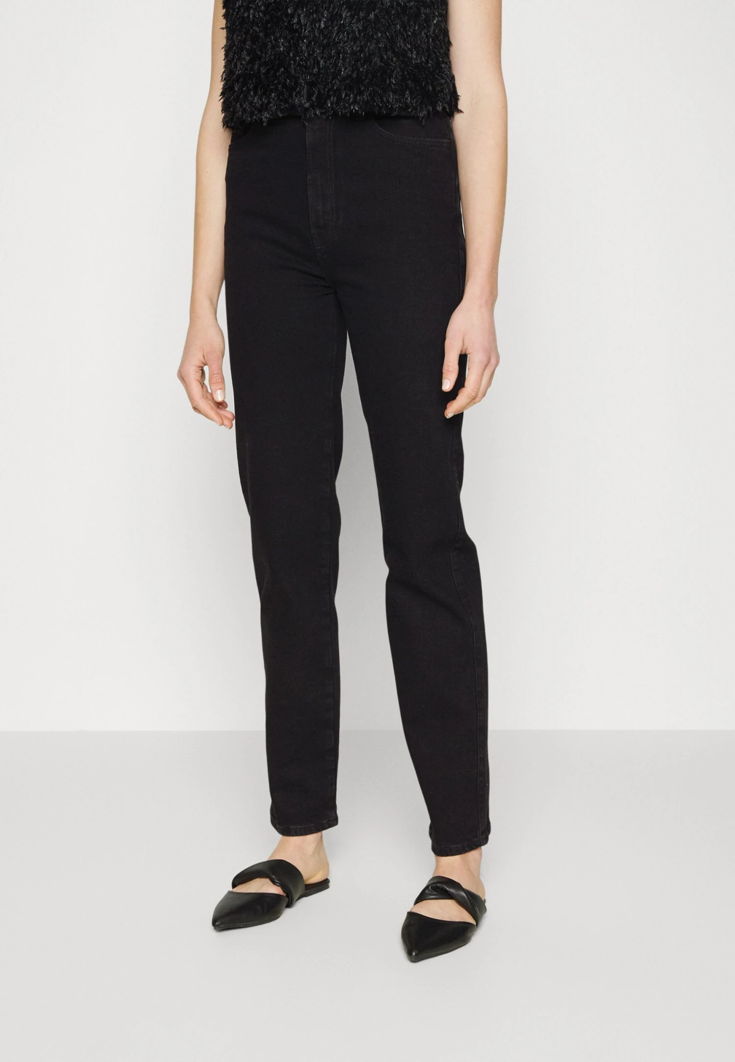 Jean Droit - Black Denim 1 Jean Droit - Black Denim
