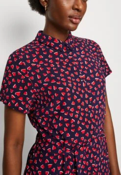 Anna Field Robe Chemise - Dark Blue/Red 11 Anna Field Robe Chemise - Dark Blue/Red -Anna Field Soldes Boutique 4351b6c752f44c6385e047615e10a7fc