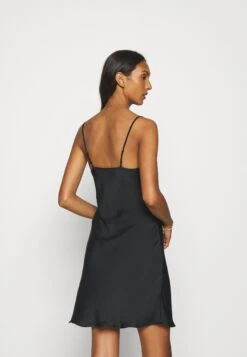 Anna Field Hammered Satin Nightie - Chemise De Nuit / Nuisette - Black 9 Anna Field Hammered Satin Nightie - Chemise De Nuit / Nuisette - Black -Anna Field Soldes Boutique 582eef8b55cc48b49fe9b0e88e2892d9