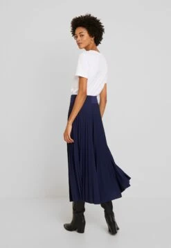 Anna Field Plisse A-Line Midi Skirt - Jupe Trapèze - Maritime Blue 8 Anna Field Plisse A-Line Midi Skirt - Jupe Trapèze - Maritime Blue -Anna Field Soldes Boutique 5e377213776043ae87e0befe2a75e8ca
