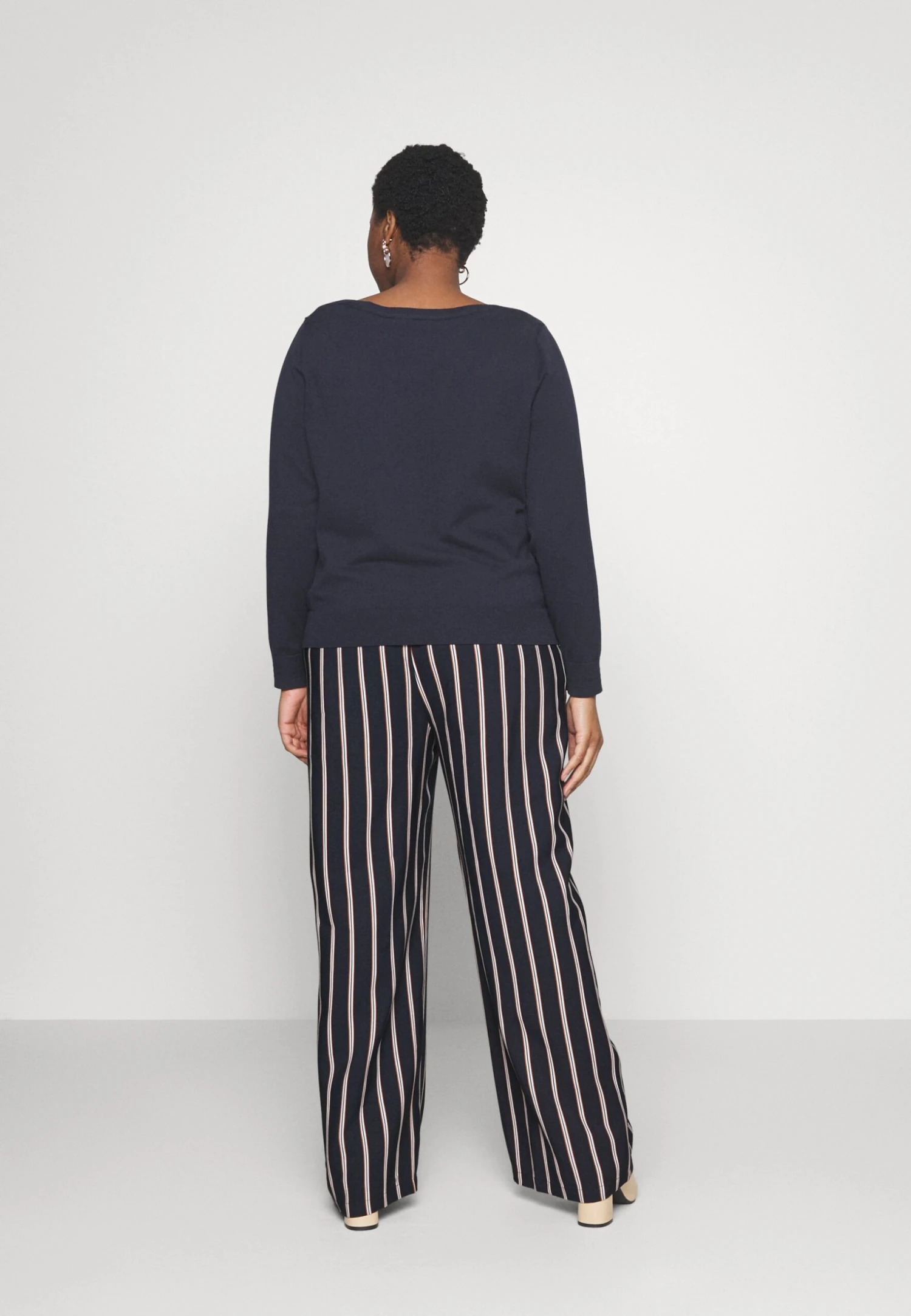 Wide Leg Pant - Pantalon Classique - Dark Blue/Brown/White 3 Wide Leg Pant - Pantalon Classique - Dark Blue/Brown/White – Image 3