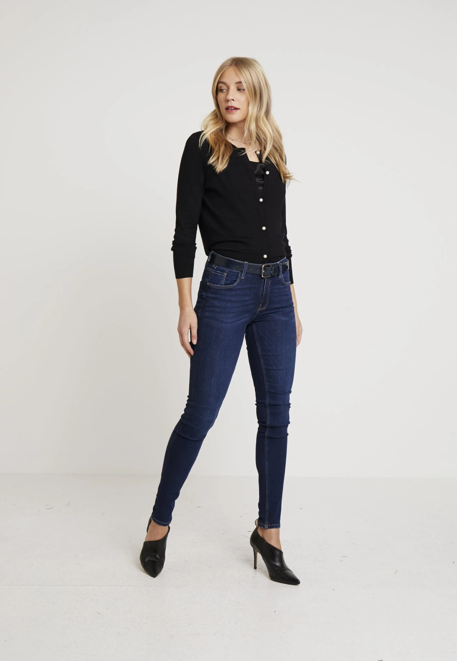 Anna Field Gilet - Black 2 Anna Field Gilet - Black – Image 2