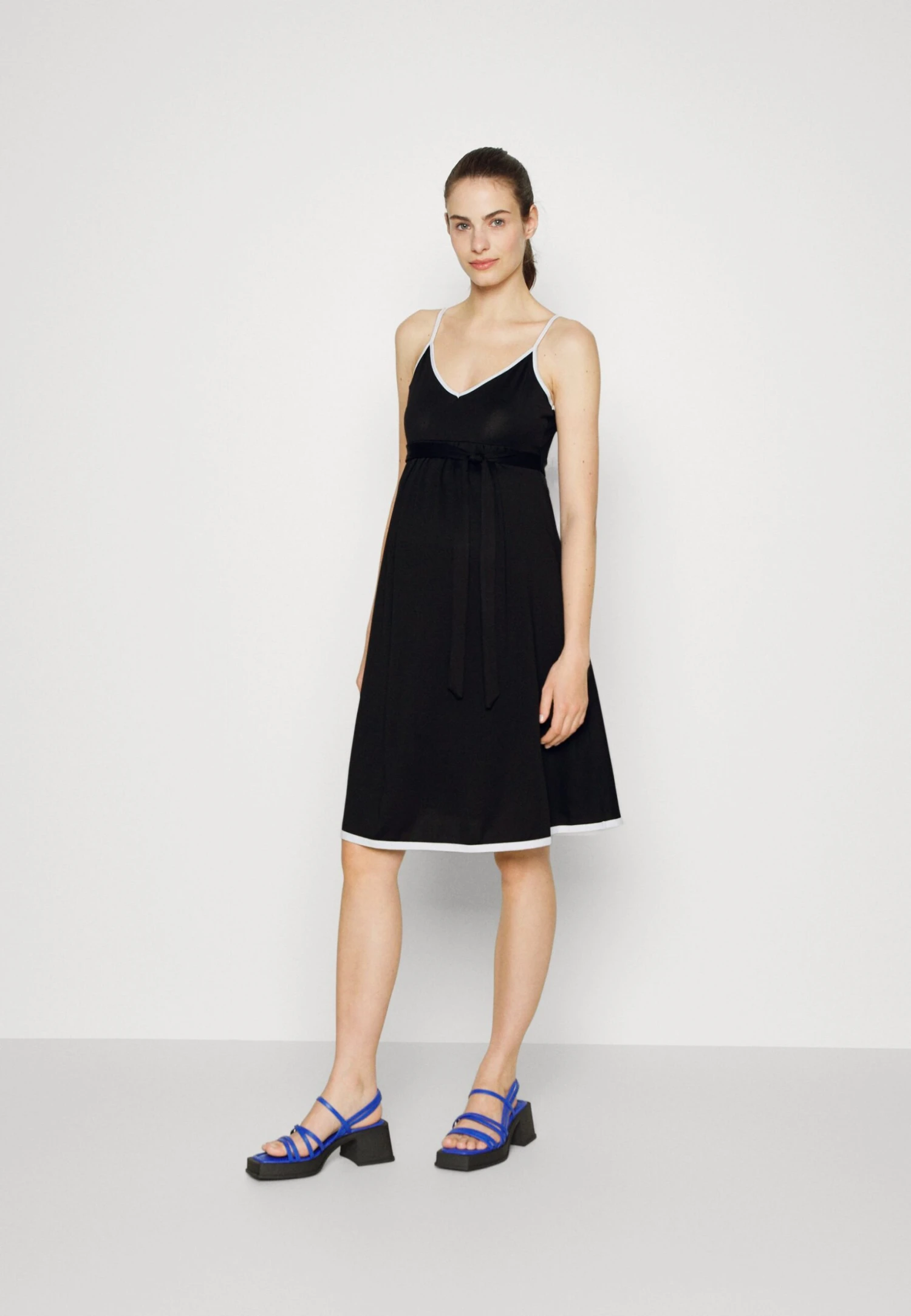 Robe En Jersey - Black/White 1 Robe En Jersey - Black/White