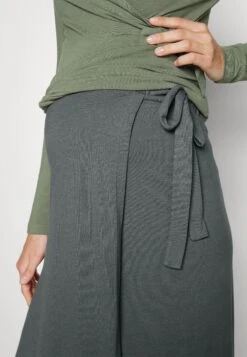 Maternity Basic Midi Skirt - Jupe Crayon - Light Green 9 Maternity Basic Midi Skirt - Jupe Crayon - Light Green -Anna Field Soldes Boutique 966ca3a490b643babb058a6ad02875e0