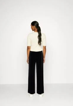 Anna Field Velvet Wide Leg Trousers - Pantalon Classique - Black -Anna Field Soldes Boutique 9a615994b8b54016af79183f754c1a78