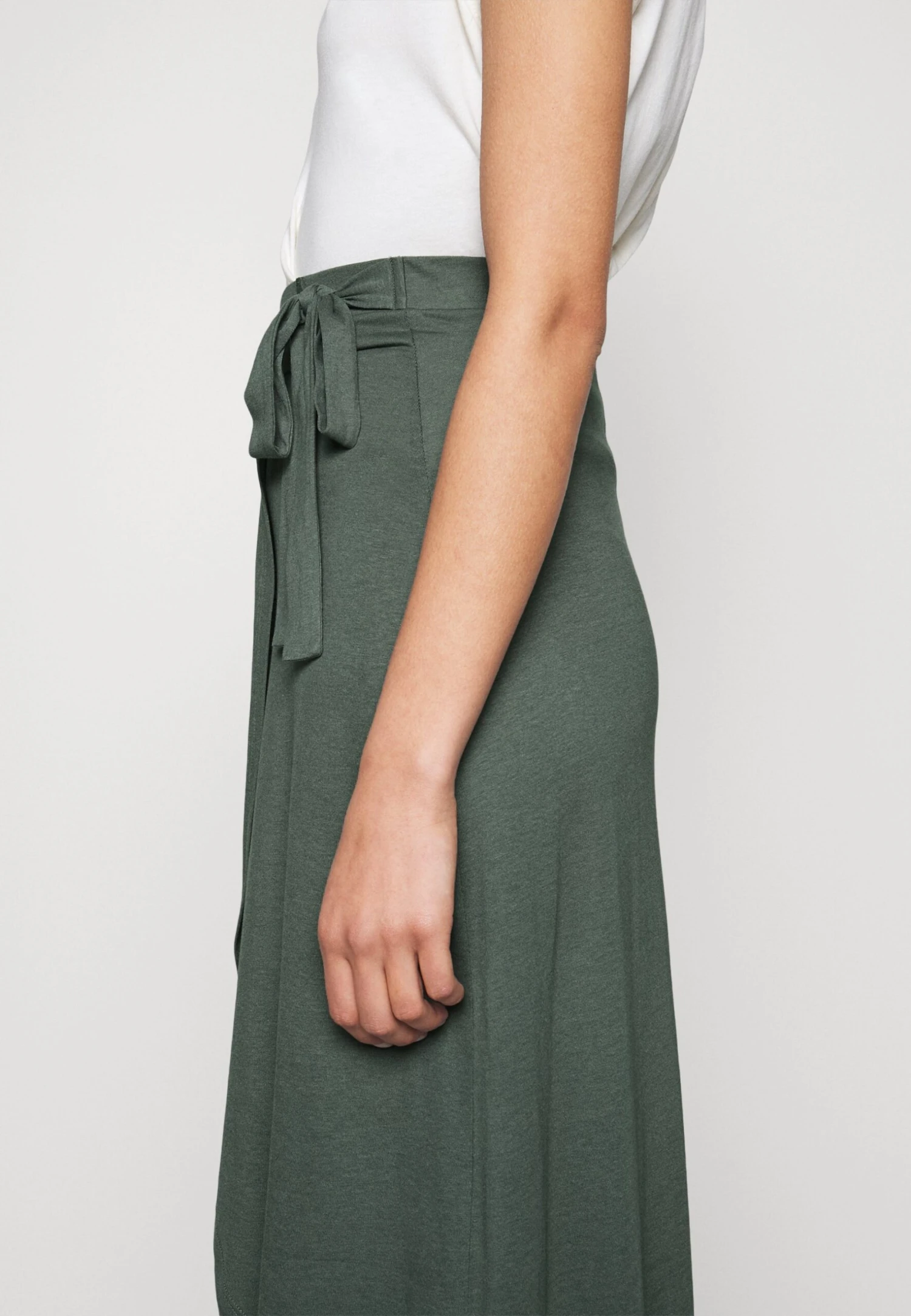 Anna Field Basic Wrap Over Midi Skirt - Jupe Trapèze - Light Green 5 Anna Field Basic Wrap Over Midi Skirt - Jupe Trapèze - Light Green – Image 5