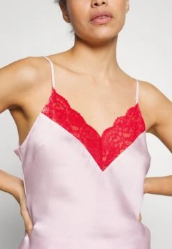 Anna Field 4 Piece Gift Set - Pyjama - Red/Pink -Anna Field Soldes Boutique a33c31bbcfa24c63bd555e33335bf09d