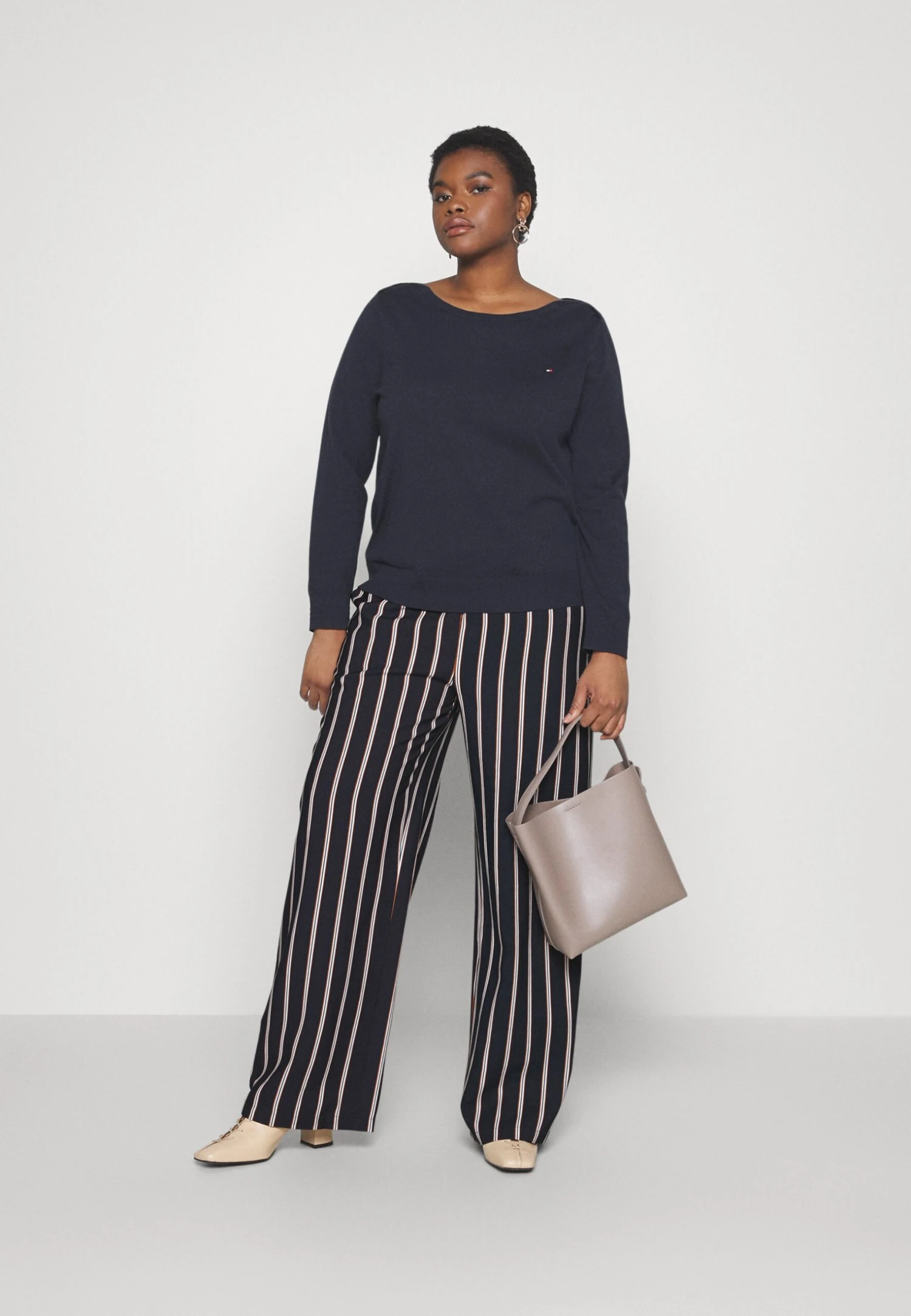 Wide Leg Pant - Pantalon Classique - Dark Blue/Brown/White 2 Wide Leg Pant - Pantalon Classique - Dark Blue/Brown/White – Image 2