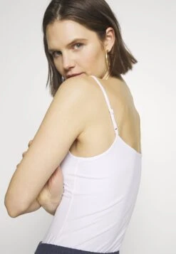 Anna Field 3Er Pack - Débardeur - White/Navy/Light Grey 13 Anna Field 3Er Pack - Débardeur - White/Navy/Light Grey -Anna Field Soldes Boutique a8d5c424a01e45f7bc01a968a67815ab