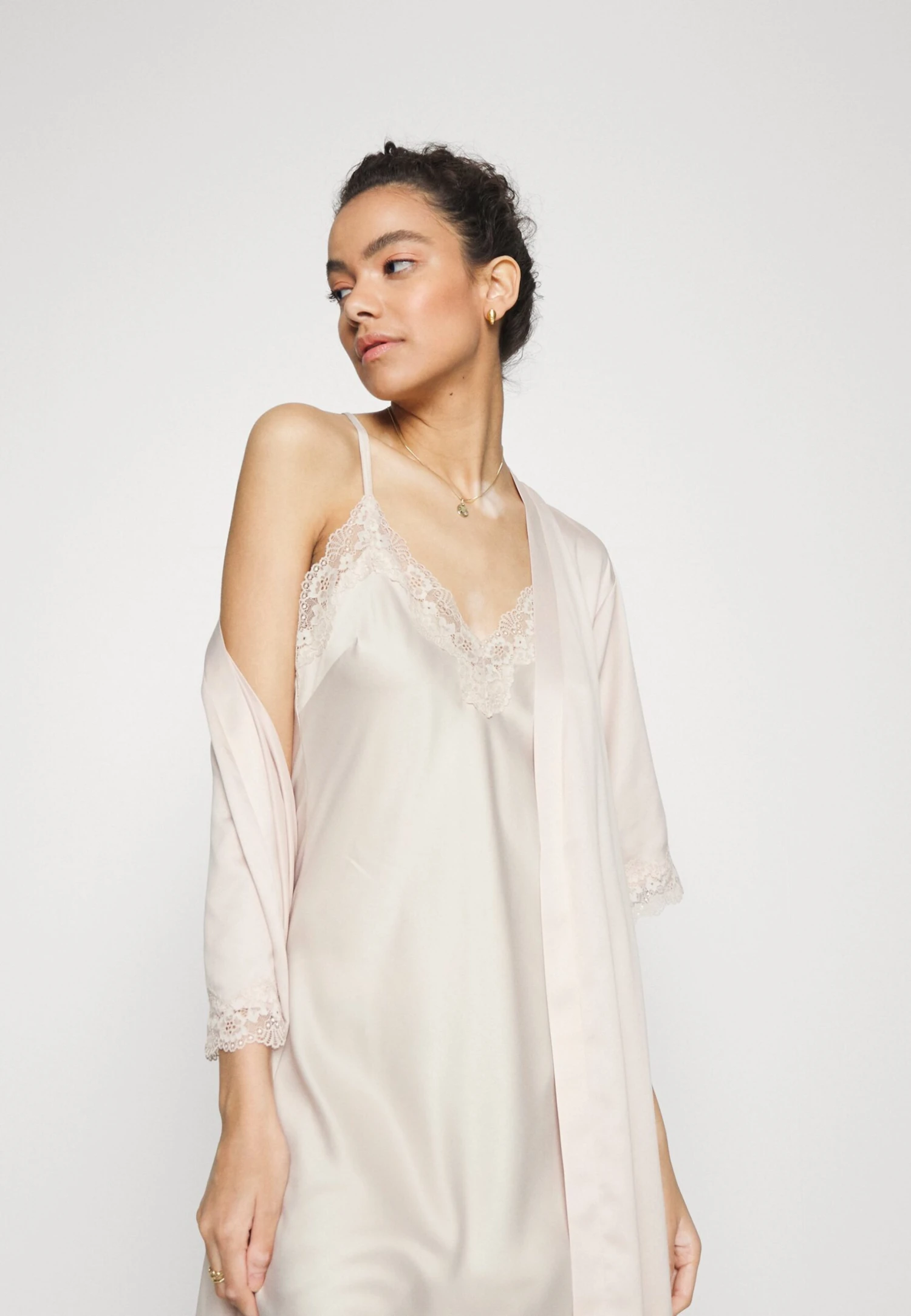 Anna Field Bridal Nightie / 003 - Off-White - Chemise De Nuit / Nuisette - 003 - Off-White 4 Anna Field Bridal Nightie / 003 - Off-White - Chemise De Nuit / Nuisette - 003 - Off-White – Image 4