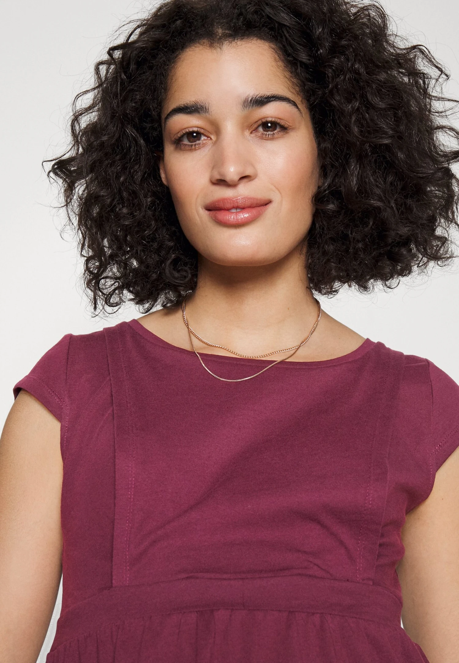 Maternity Baby Doll Nursing Tee - T-Shirt Imprimé - Dark Red 4 Maternity Baby Doll Nursing Tee - T-Shirt Imprimé - Dark Red – Image 4