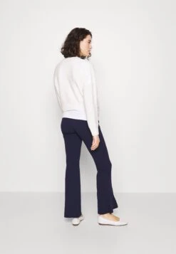 Maternity Business Flare - Pantalon De Survêtement - Dark Blue 7 Maternity Business Flare - Pantalon De Survêtement - Dark Blue -Anna Field Soldes Boutique d0f4a3f164d64f16a351c1d1c3872fe2