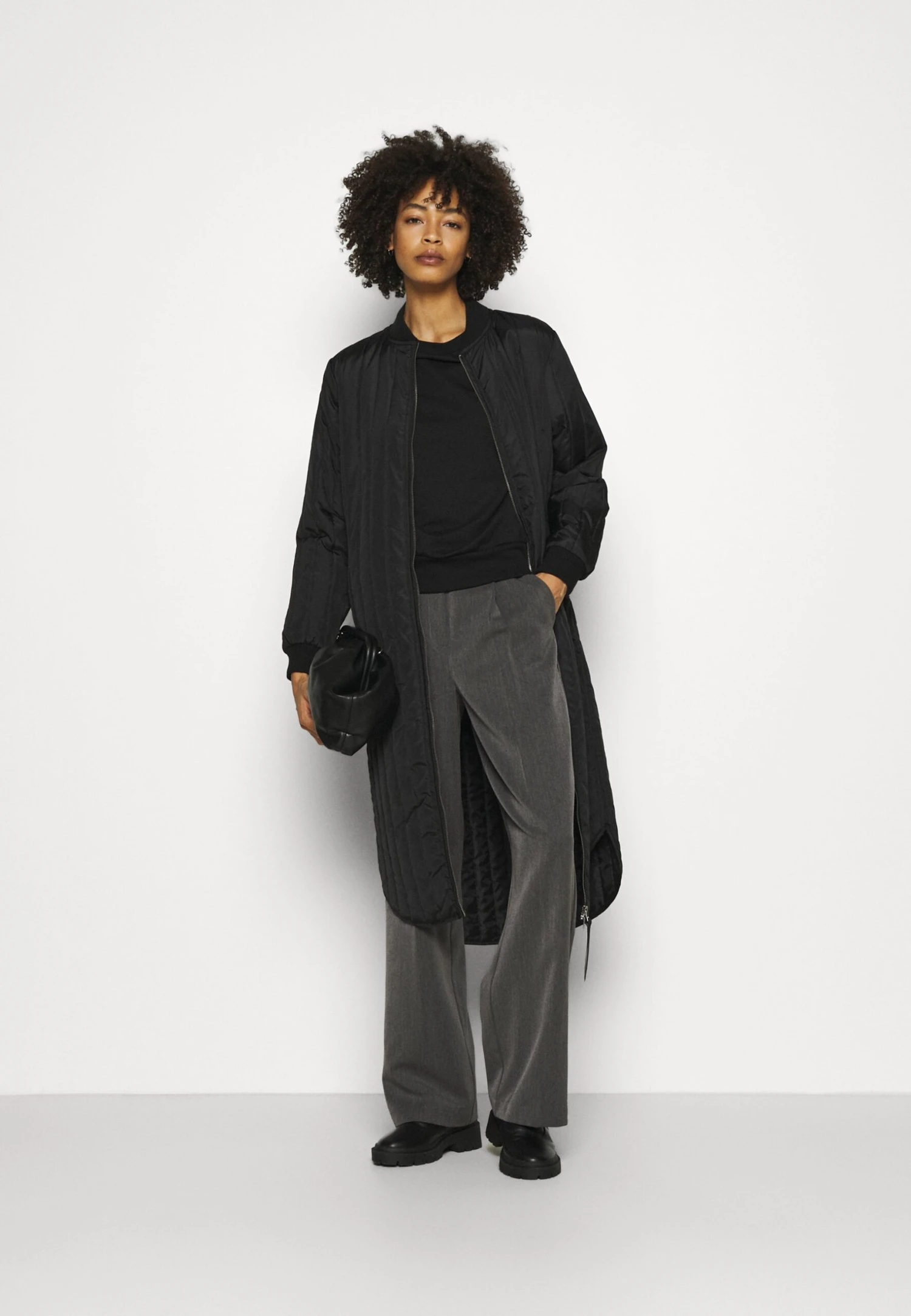 Anna Field Basic Clean Crew Neck Sweatshirt - Sweatshirt - Black 2 Anna Field Basic Clean Crew Neck Sweatshirt - Sweatshirt - Black – Image 2