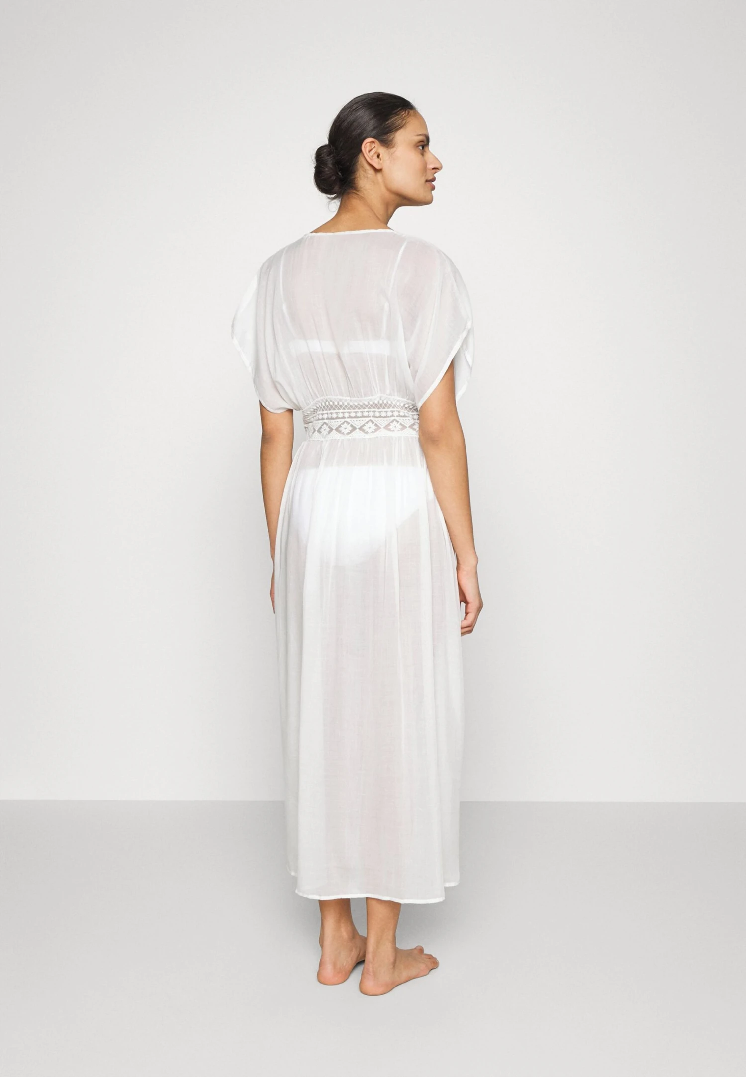 Anna Field Embroidered Cover Up / 802 - Black - Accessoire De Plage - 001 - White 3 Anna Field Embroidered Cover Up / 802 - Black - Accessoire De Plage - 001 - White – Image 3