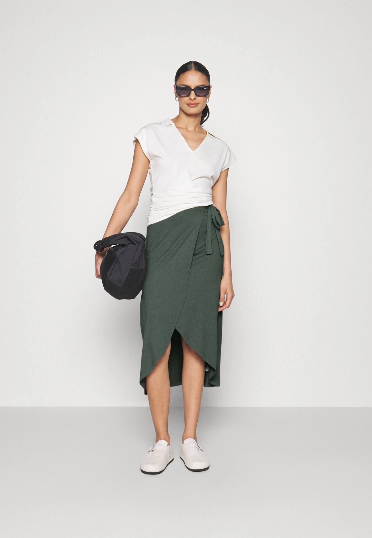 Anna Field Basic Wrap Over Midi Skirt - Jupe Trapèze - Light Green 2 Anna Field Basic Wrap Over Midi Skirt - Jupe Trapèze - Light Green – Image 2