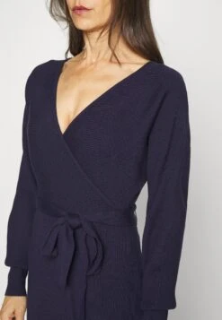Anna Field Wrap V Ausschnitt Mini Strickkleid Mit Gürtel - Robe Fourreau - Dark Blue -Anna Field Soldes Boutique e5e6ad3fe28548f99a72b8609f628825