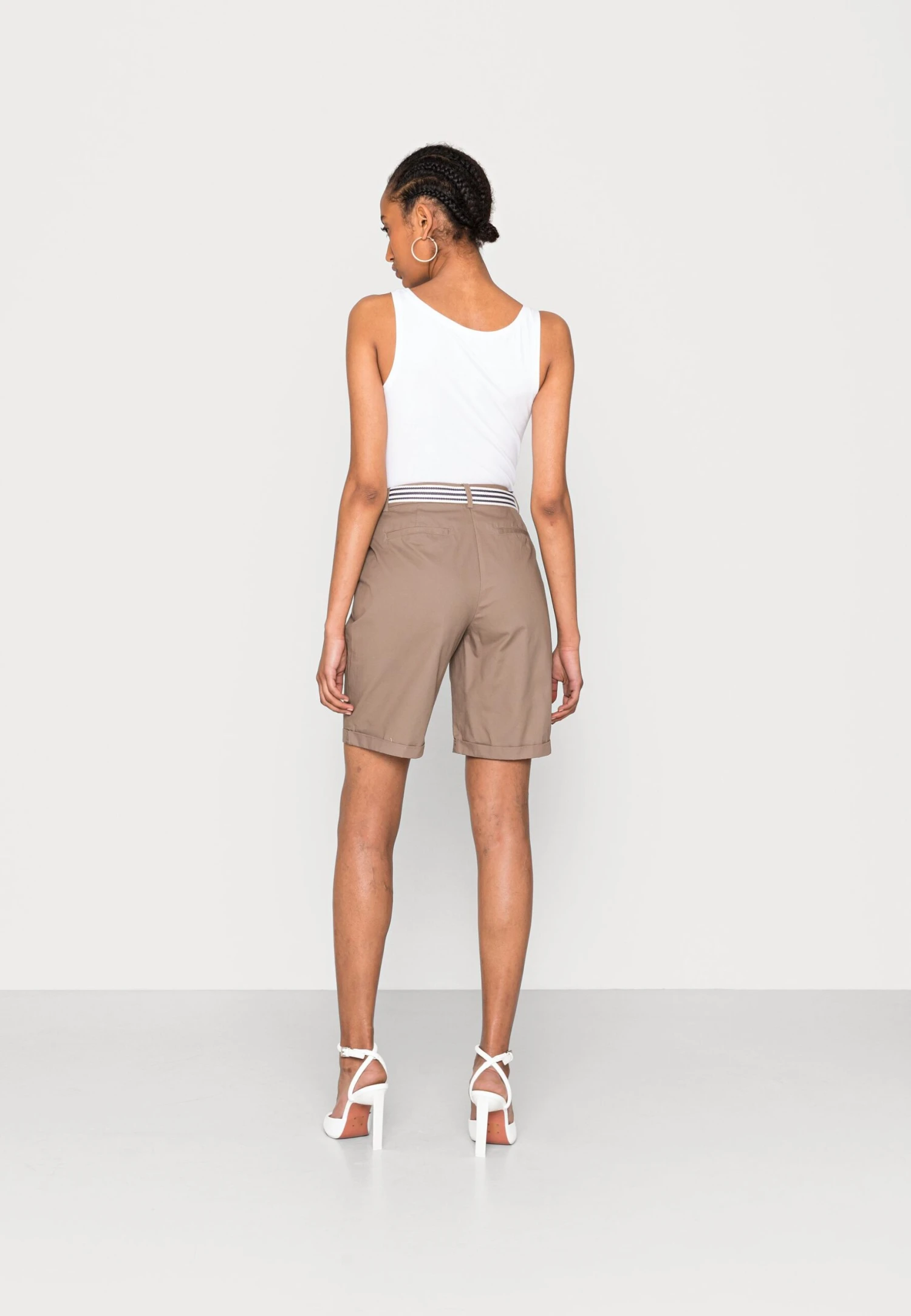 Anna Field Short - Taupe 3 Anna Field Short - Taupe – Image 3