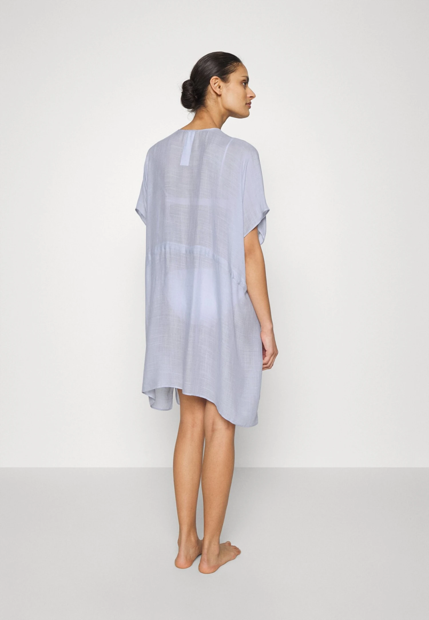 Anna Field Printed Short Kimono / 606 - Khaki_003 - Off-White - Accessoire De Plage - 502 - Blue 3 Anna Field Printed Short Kimono / 606 - Khaki_003 - Off-White - Accessoire De Plage - 502 - Blue – Image 3