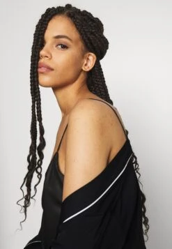 Anna Field Amanda Satin Dressing Gown - Peignoir - Black -Anna Field Soldes Boutique eed1478cfddd45b9a2232895a3abc79a