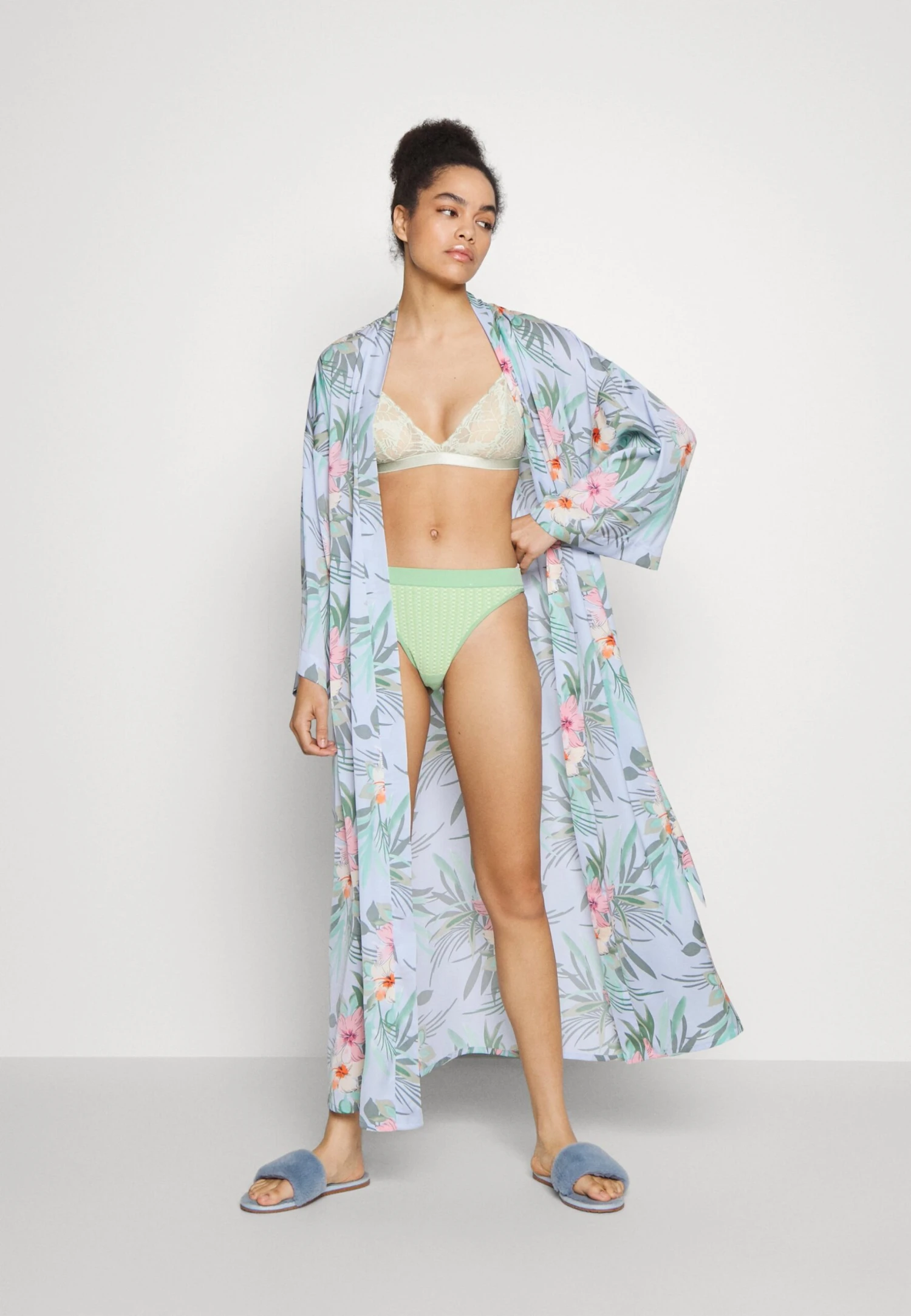 Anna Field Floral Robe - Peignoir - Blue 2 Anna Field Floral Robe - Peignoir - Blue – Image 2