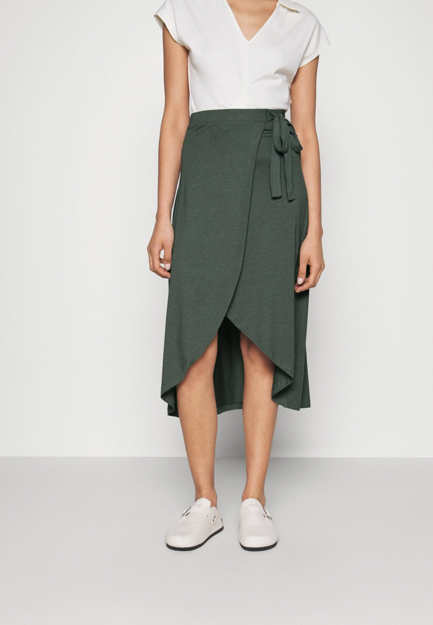 Anna Field Basic Wrap Over Midi Skirt - Jupe Trapèze - Light Green 1 Anna Field Basic Wrap Over Midi Skirt - Jupe Trapèze - Light Green