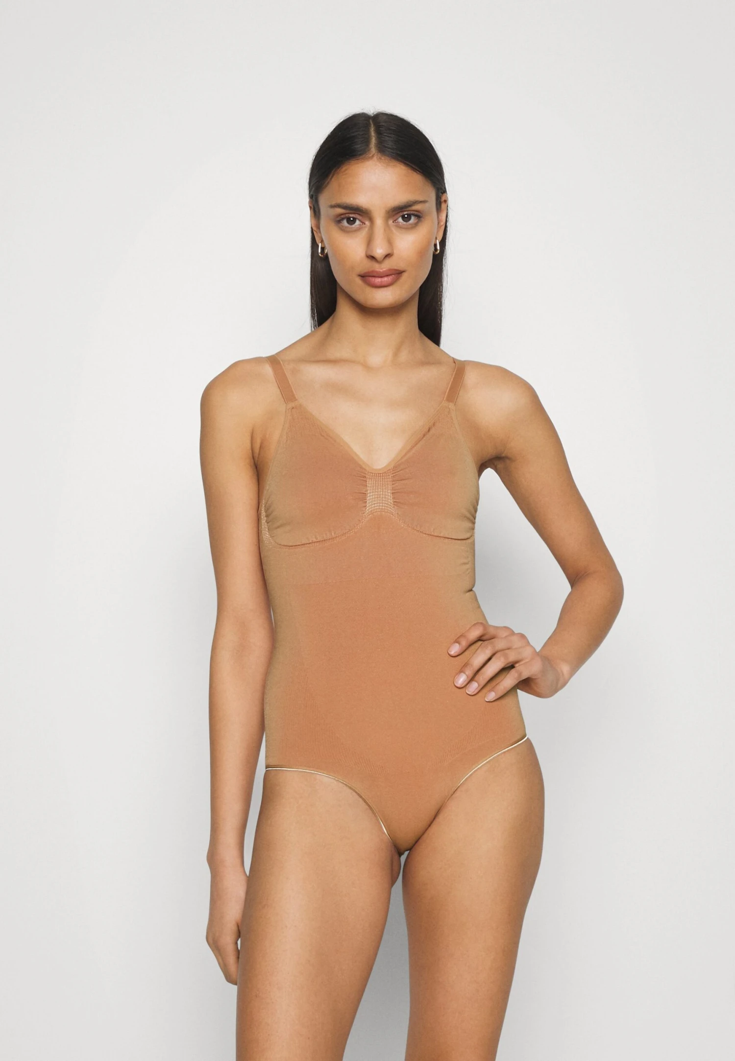 Anna Field Body - Nude 2 Anna Field Body - Nude – Image 2